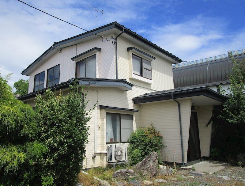 Sunny 5DK House with Ample Parking in Hachinohe - Photo 1