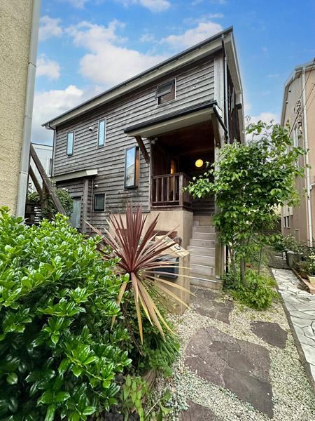 Natural Material House in Fujisawa - Photo 1