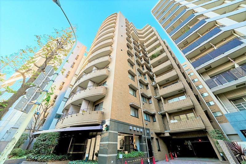 2LDK apartment in Minato Ward, Tokyo - Photo 1