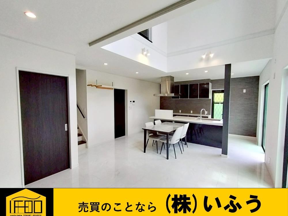 Modern 3LDK+S House with High Ceilings in Oita City - Photo 1