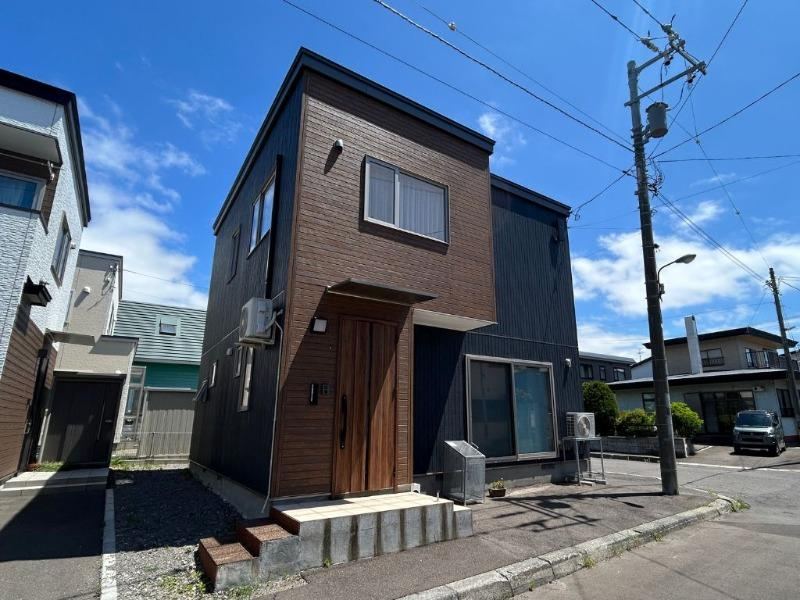 Convenient 4LDK Home 5 Minutes from Elementary School in Hakodate - Photo 1
