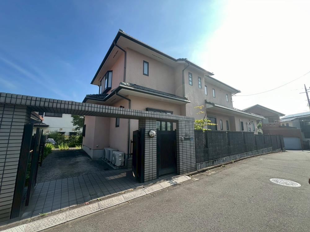 Spacious 6LDK House in a Quiet Neighborhood - Photo 1