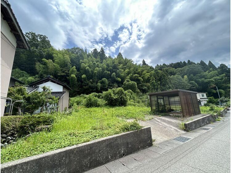 787 m² land in Hakusan, Ishikawa - Photo 1