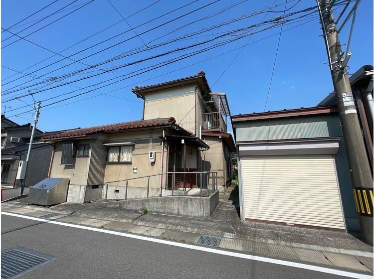 5DK House in Quiet Residential Area, Near Station - Photo 1