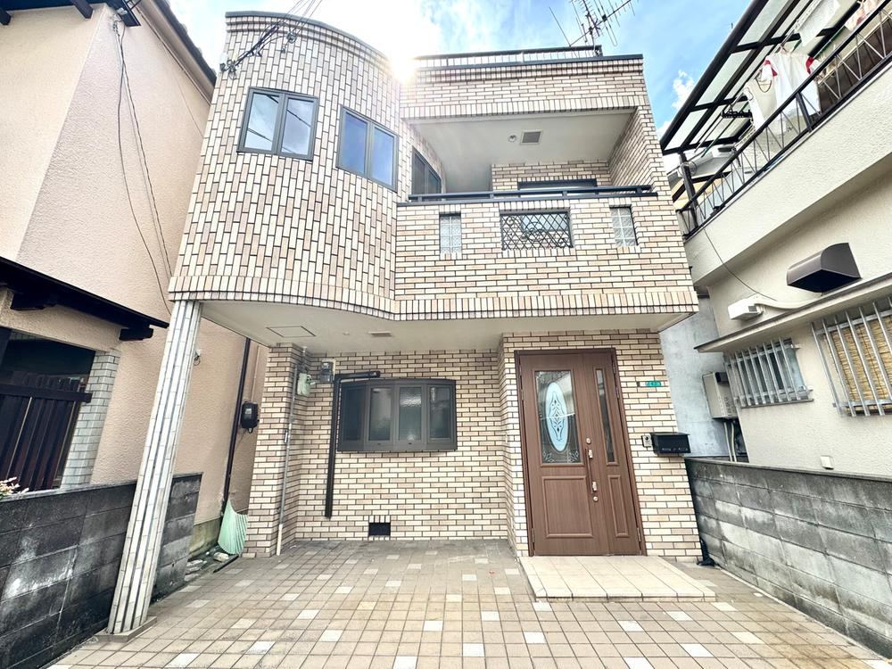 Stylish 3LDK House with Large Rooftop Balcony in Hirano - Photo 1