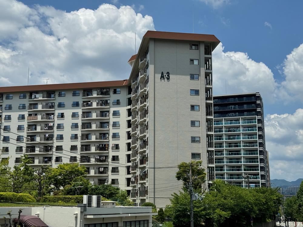 3LDK apartment in Toyonaka, Osaka - Photo 1