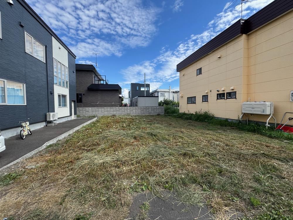 Conveniently Located Land in Hanakawa Kita 1-jo - Photo 1