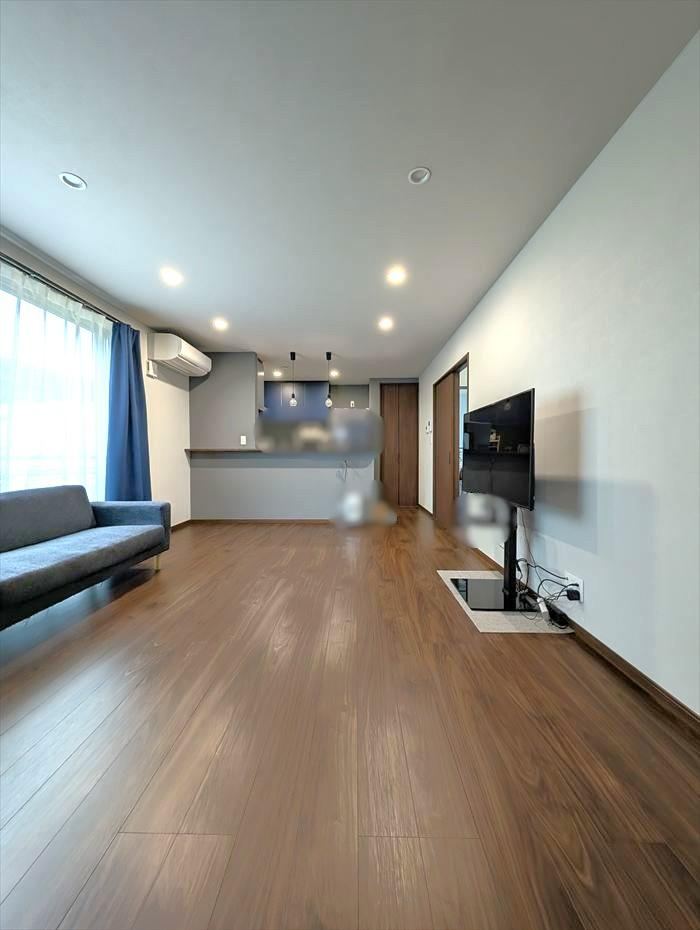 Modern 3LDK Home with Large Living Room - Photo 1