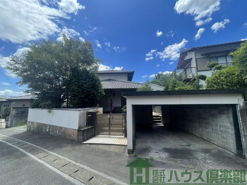 Renovated 5LDK House with Spacious Lot - Photo 1