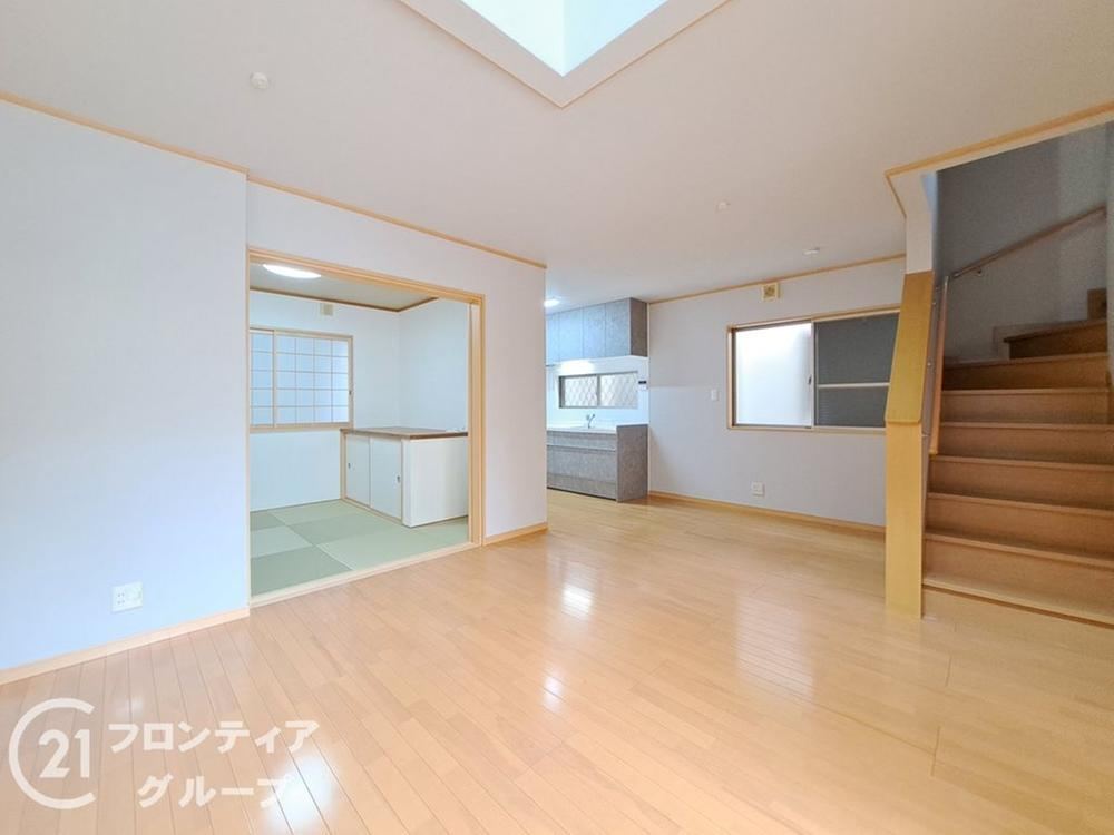 Renovated 4LDK House in Higashino, Itami - Photo 1