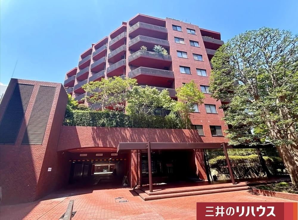3LDK apartment in Shibuya Ward, Tokyo - Photo 1