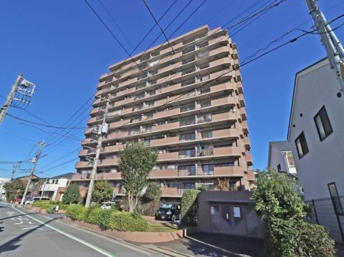 Sunny 3LDK Apartment with Renovation in Asaka - Photo 1