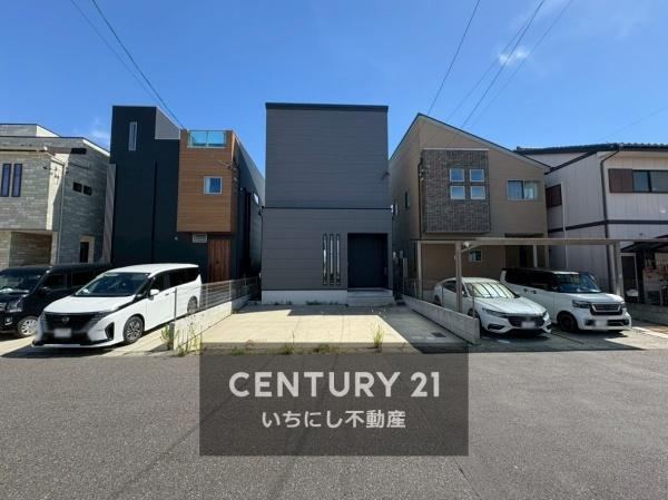 Spacious Home with 3 Parking Spaces - Photo 1
