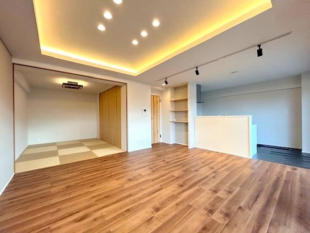 2LDK+S apartment in Hirakata, Osaka - Photo 1
