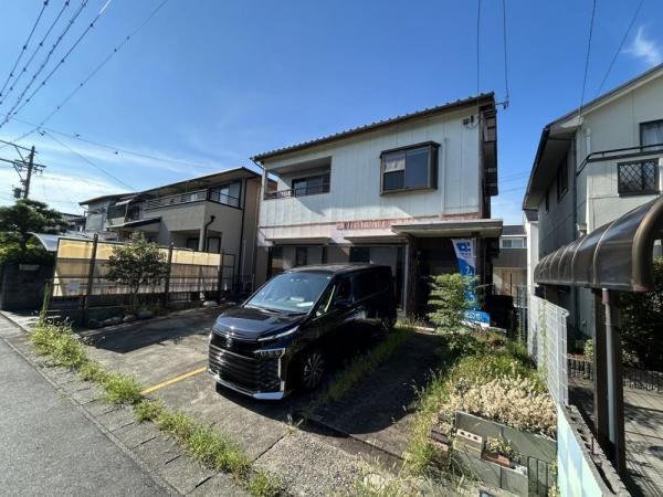 Spacious 6LDK House with Good Sunlight - Photo 1