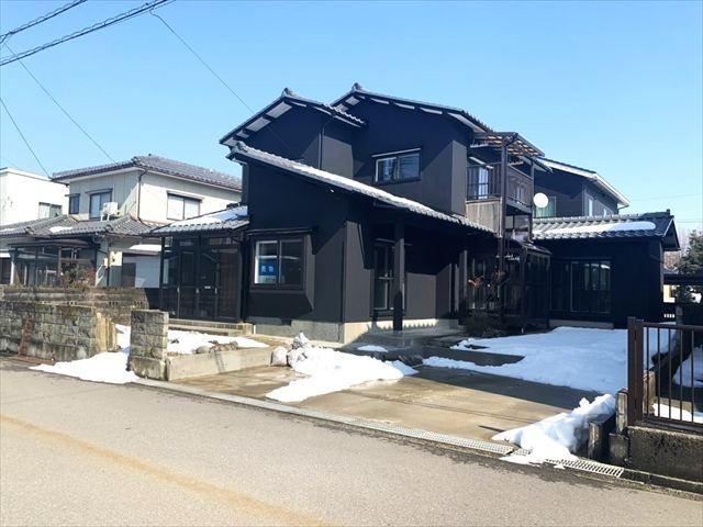 Renovated 5LDK Home in Morishima - Photo 1
