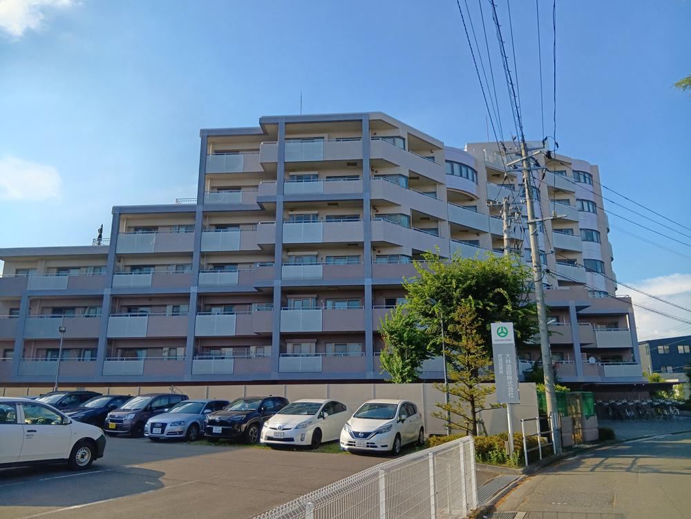 Family-Friendly Apartment Near Schools and Shops - Photo 1