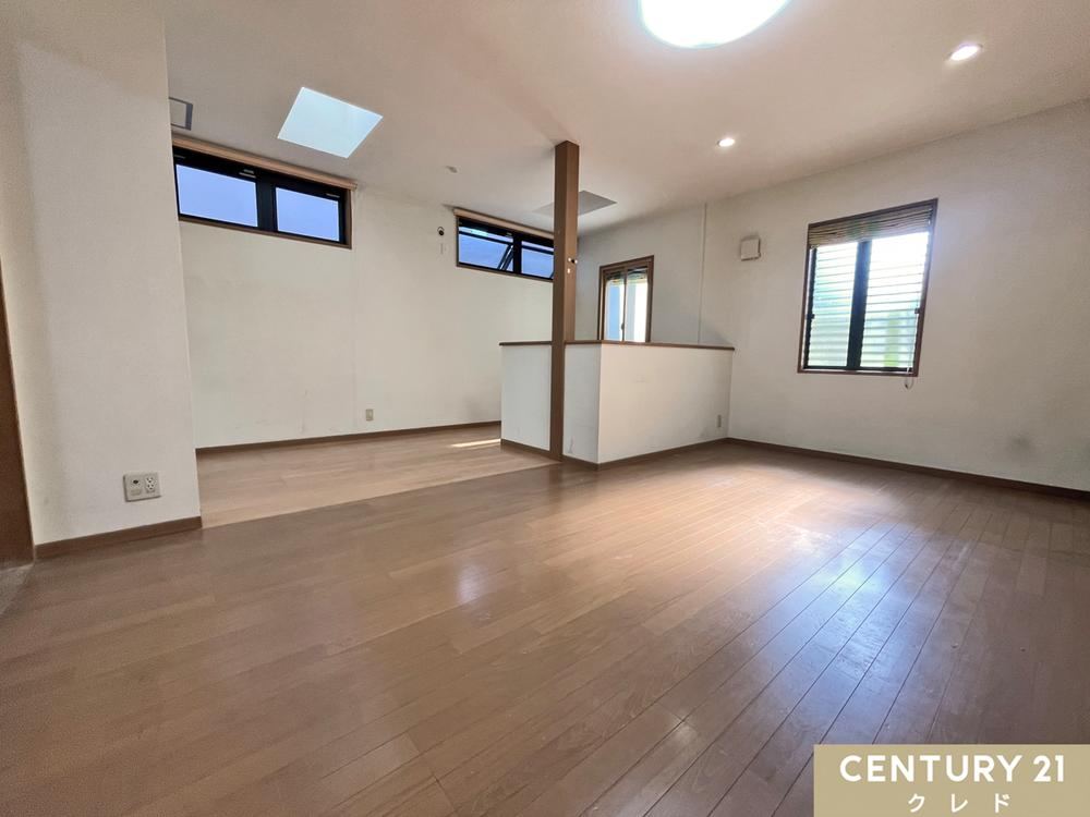 Spacious Corner Lot 5LDK House - Photo 1