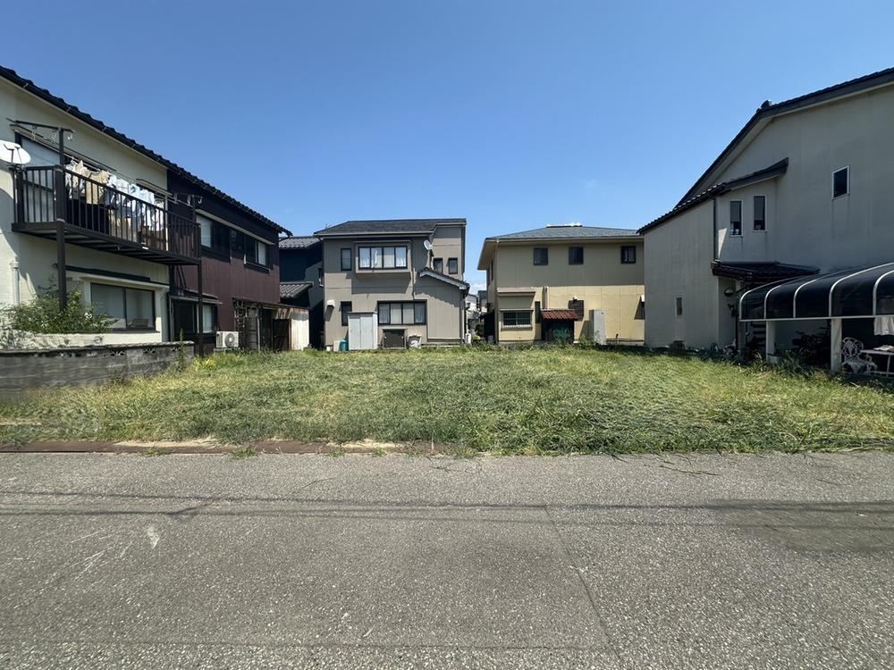 103 m² land in Kanazawa, Ishikawa - Photo 1