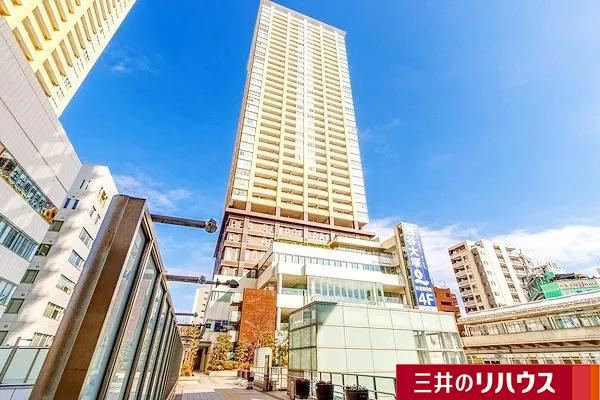 Luxury 3LDK Apartment in Nippori, Just 2 Minutes from Station - Photo 1
