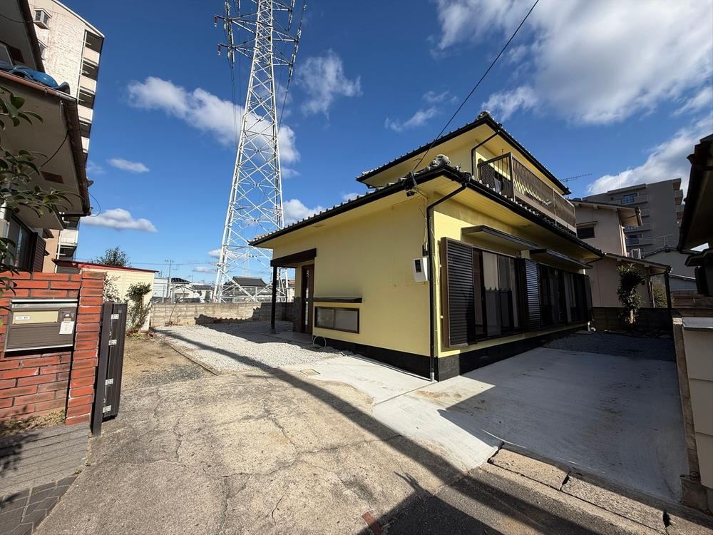 Updated 3LDK House with Expanded Parking - Photo 1