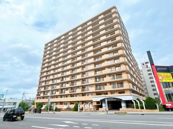 Modern 3LDK Apartment Steps from Tsukisamu Chuo Station - Photo 1