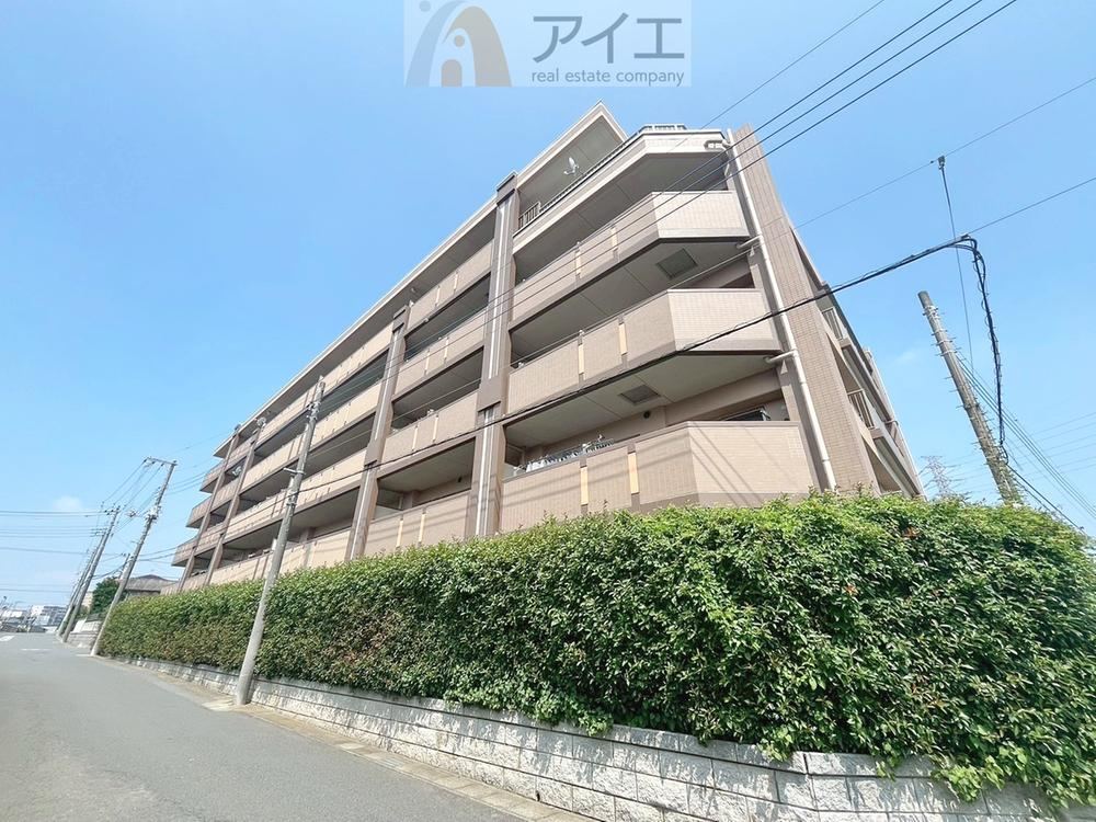 Stylish 3LDK Apartment in Akiyama - Photo 1