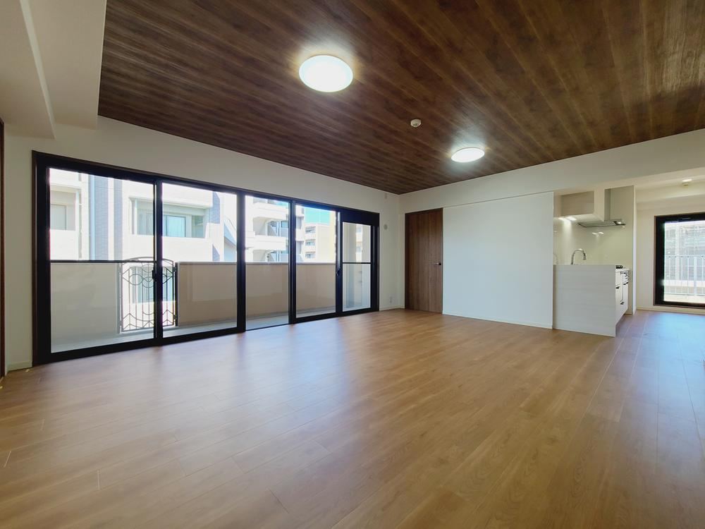 4LDK apartment in Onojo, Fukuoka - Photo 1