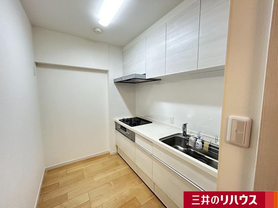 Bright 2LDK Apartment Near Taihara Station - Photo 1