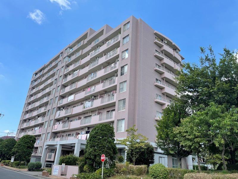 Sunny 2LDK Apartment in Kitamoto - Photo 1
