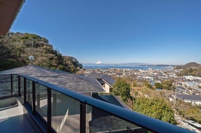 Highland 3LDK House with Scenic Views in Hayama - Photo 1