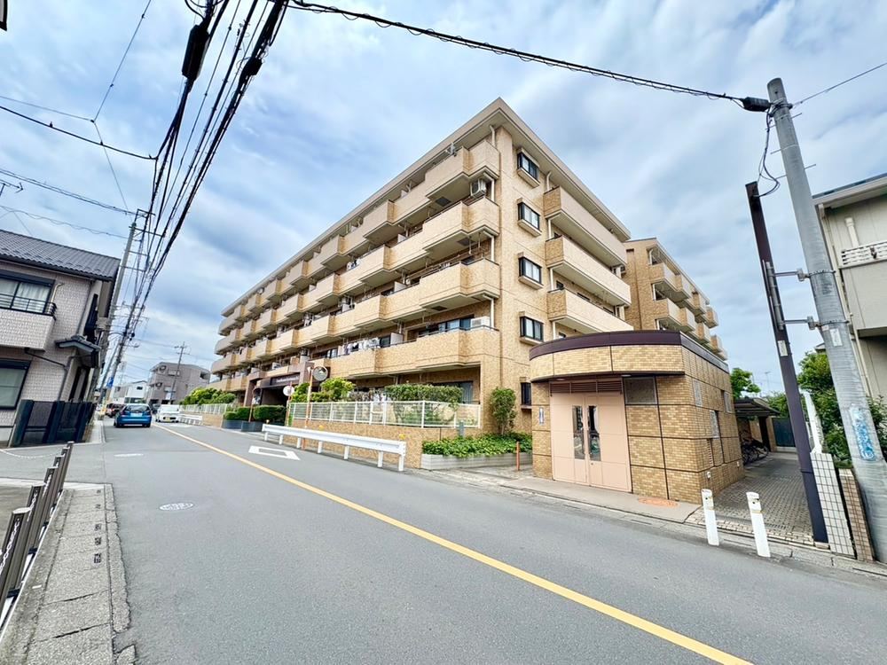 Comfortable 3LDK Apartment with WIC - Photo 1