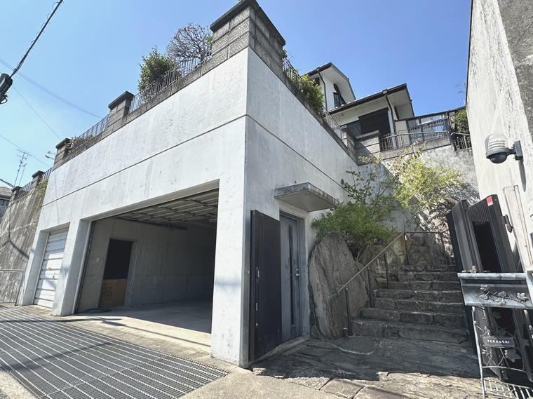 Elegant 6LDK Mansion on Spacious Lot - Photo 1