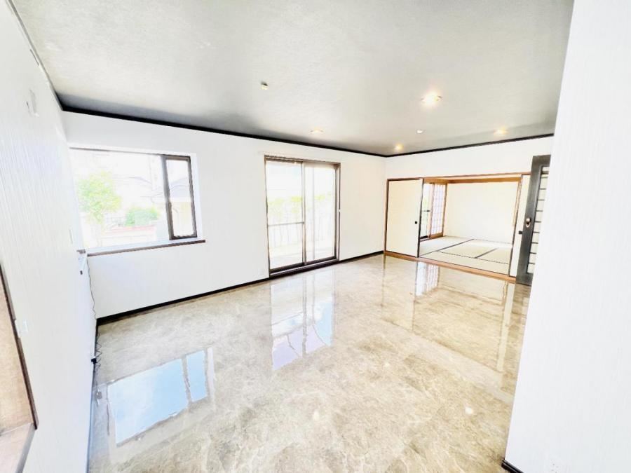 Spacious 5LDK House with Garden in Chiharadai - Photo 1