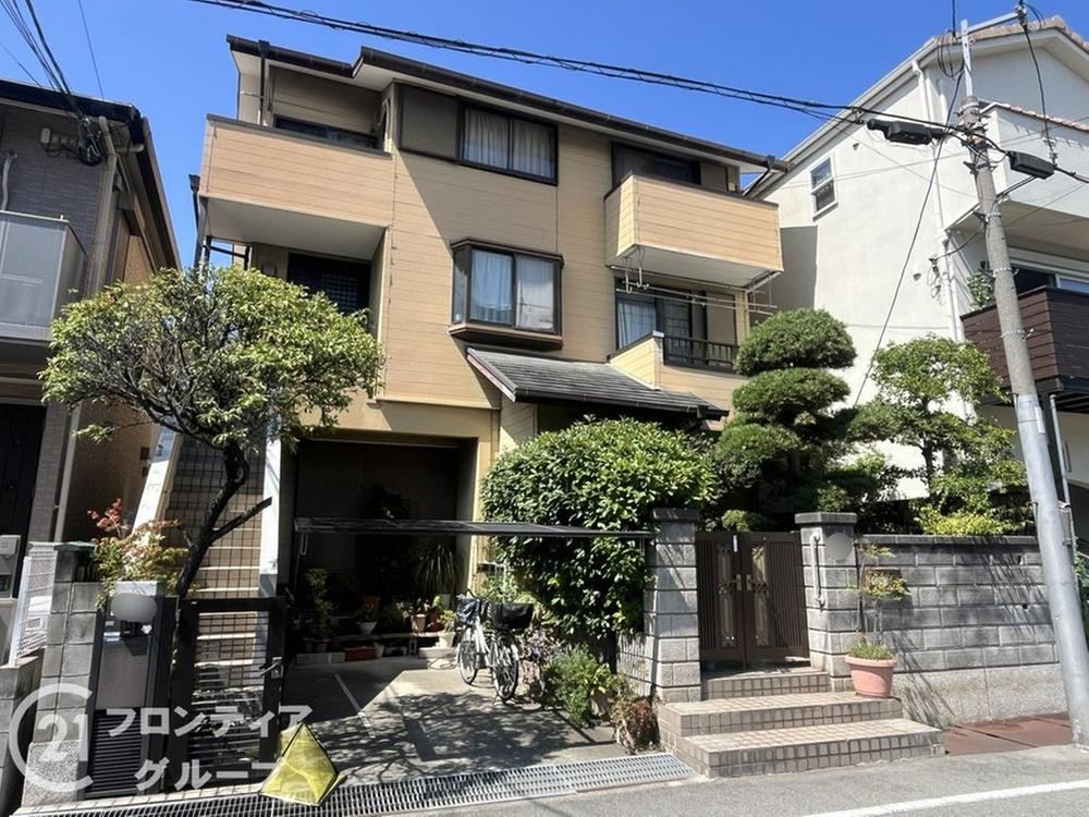 Spacious 7LDK House with Garden in Amagasaki - Photo 1