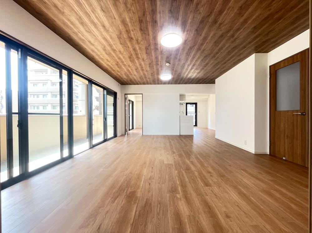 4LDK apartment in Onojo, Fukuoka - Photo 1