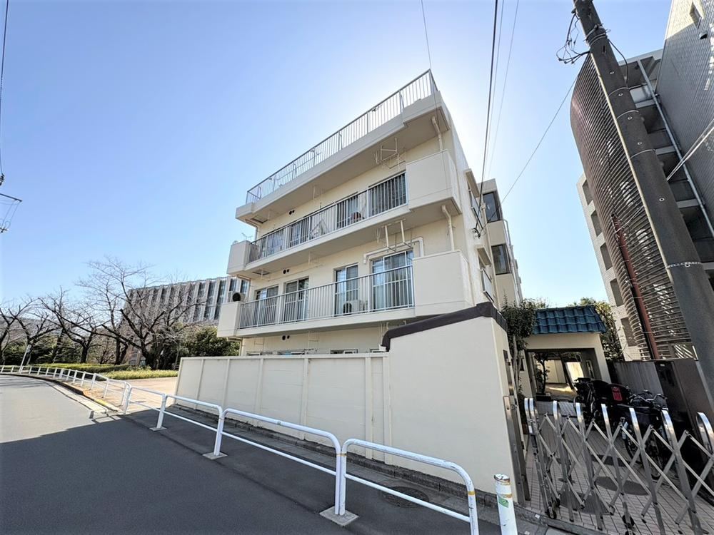 Spacious 3DK Corner Apartment in Itabashi-Kaga, Tokyo - Photo 1