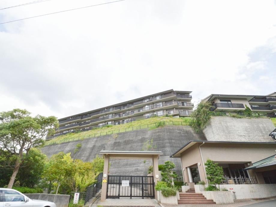 Spacious 5LDK Apartment in Tokiwa - Photo 1