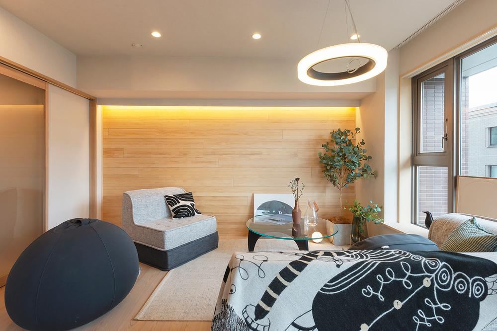 Stylish 2LDK Apartment with Upcoming Renovation - Photo 1