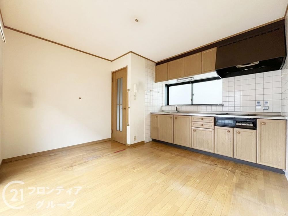 Spacious 4DK House Near Hanazato Elementary School - Photo 1