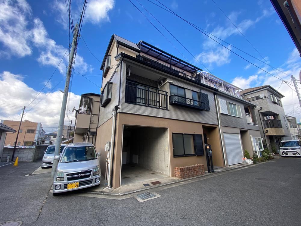 Spacious 4LDK House with Parking in Nishinomiya - Photo 1