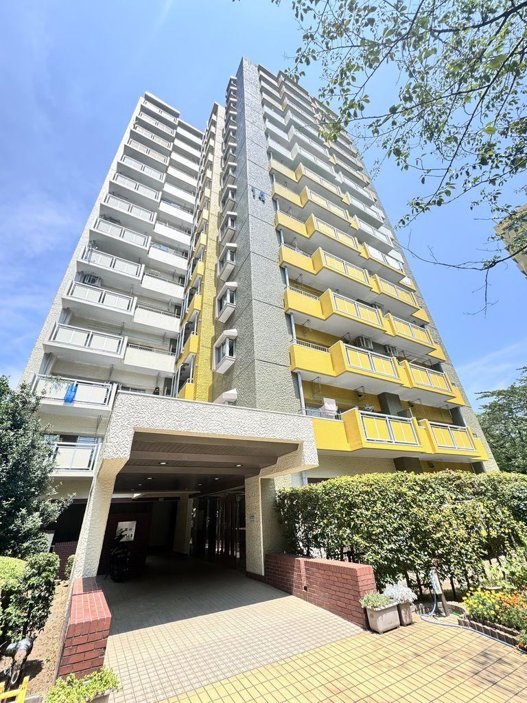 Spacious 4LDK Apartment in Wakabadai - Photo 1
