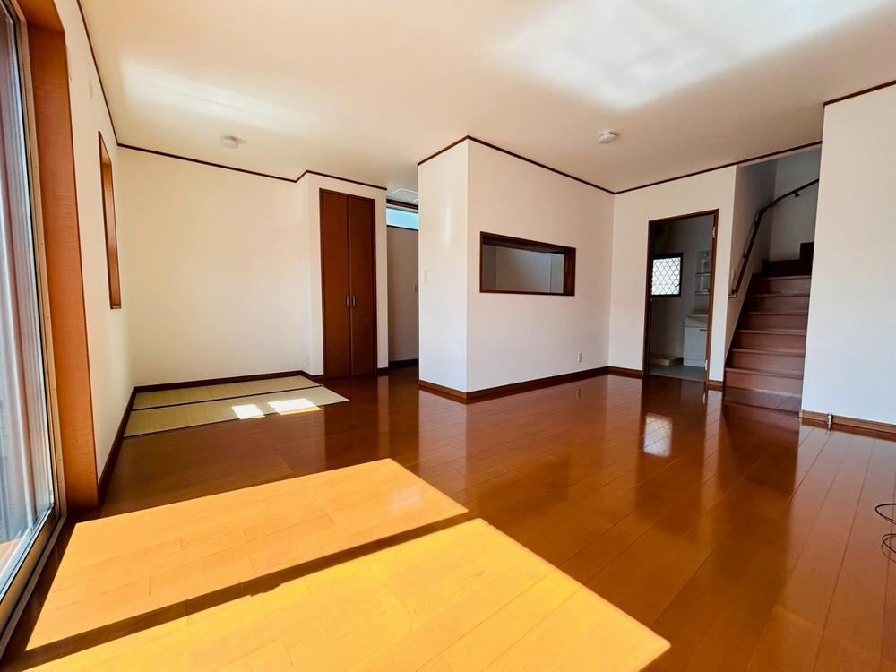 Recently Renovated 4LDK House in Hineno - Photo 1