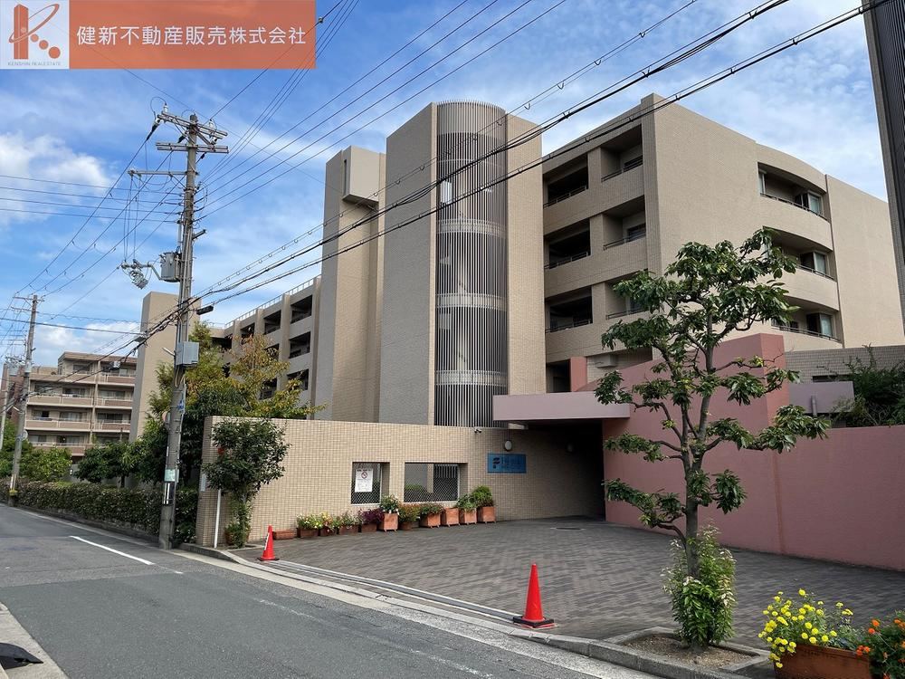 4LDK apartment in Ashiya, Hyogo - Photo 1