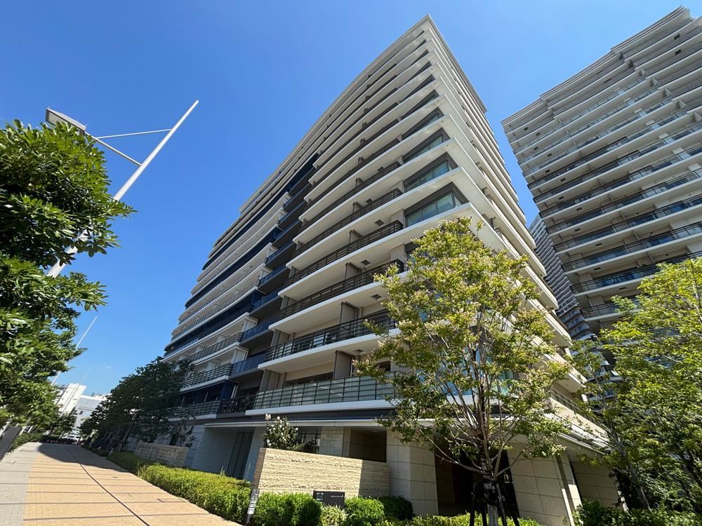 2LDK+S apartment in Chuo Ward, Tokyo - Photo 1