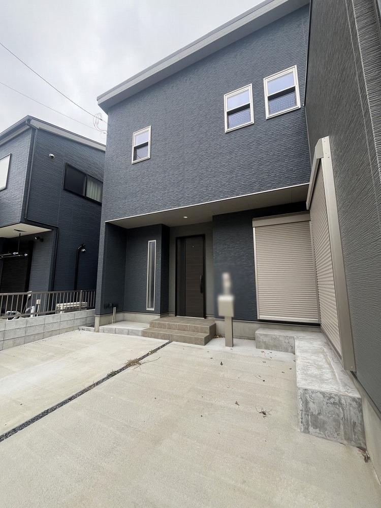 Stylish New 3LDK+S House with Parking for 3 Cars in Kashiwa - Photo 1