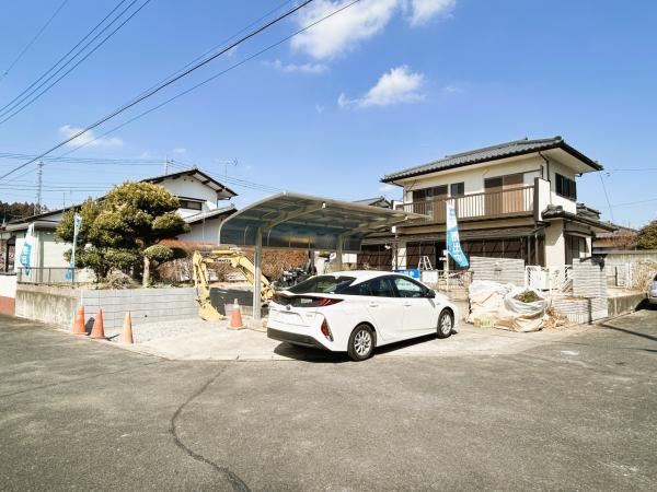 Renovated 4LDK House with Spacious Yard in Naka - Photo 1