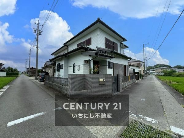 Renovated 3LDK House with Corner Lot - Photo 1