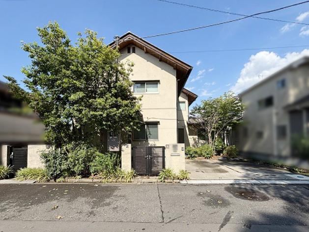 Spacious 6LDK Home with Parking for Two Cars - Photo 1