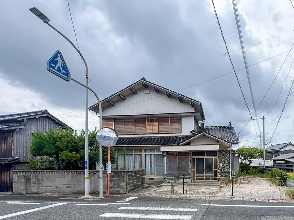 Spacious 7DK House on a Corner Lot - Photo 1